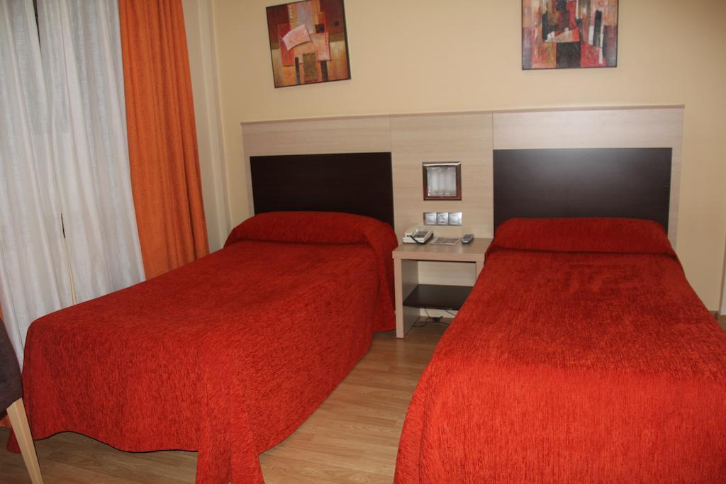 Hotel Avenida ポンテベドラ 部屋 写真