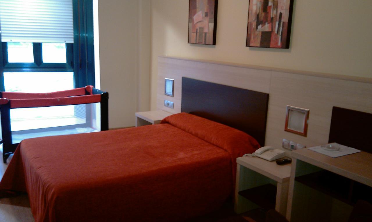 Hotel Avenida ポンテベドラ エクステリア 写真