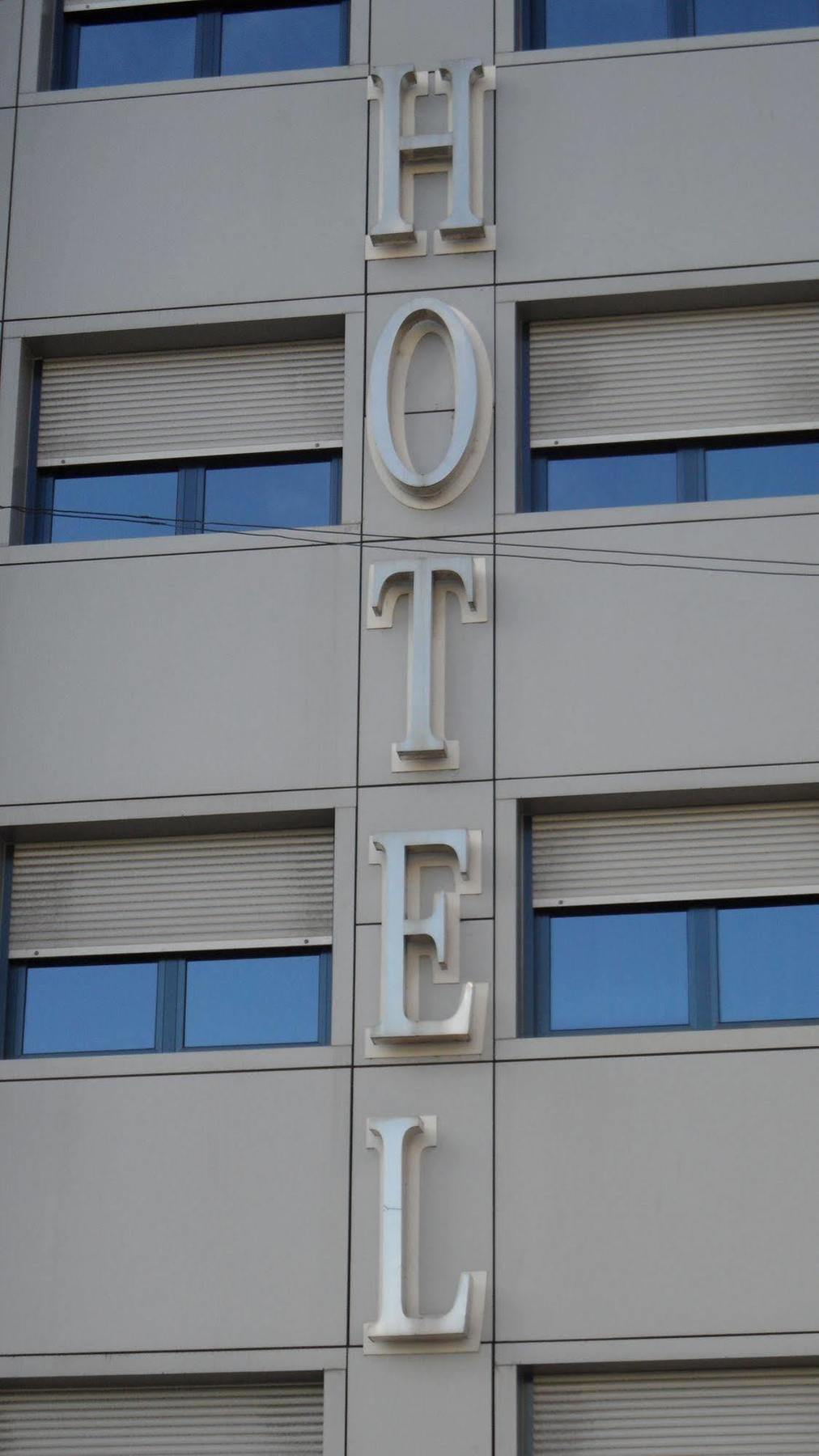 Hotel Avenida ポンテベドラ エクステリア 写真