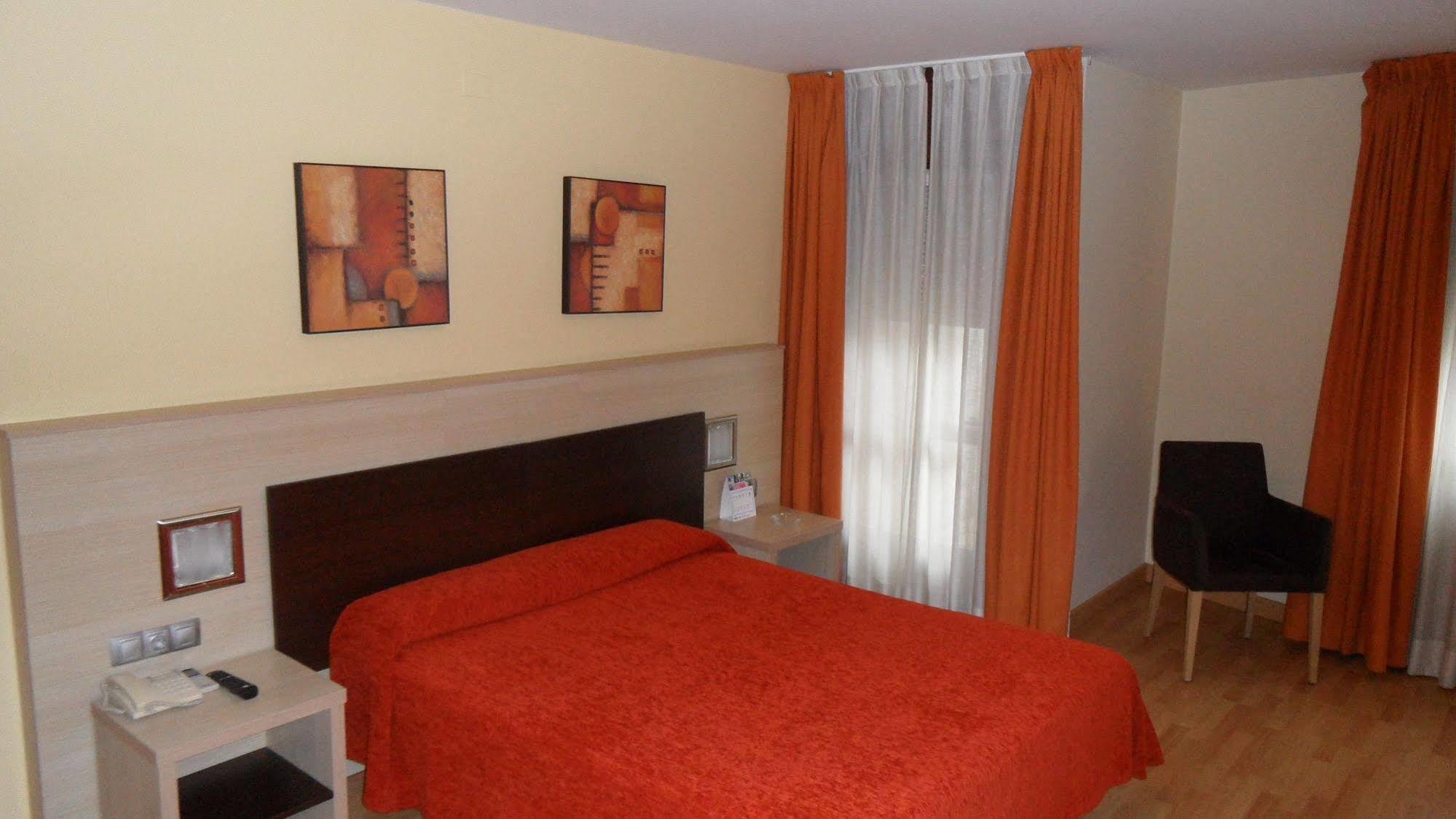 Hotel Avenida ポンテベドラ エクステリア 写真