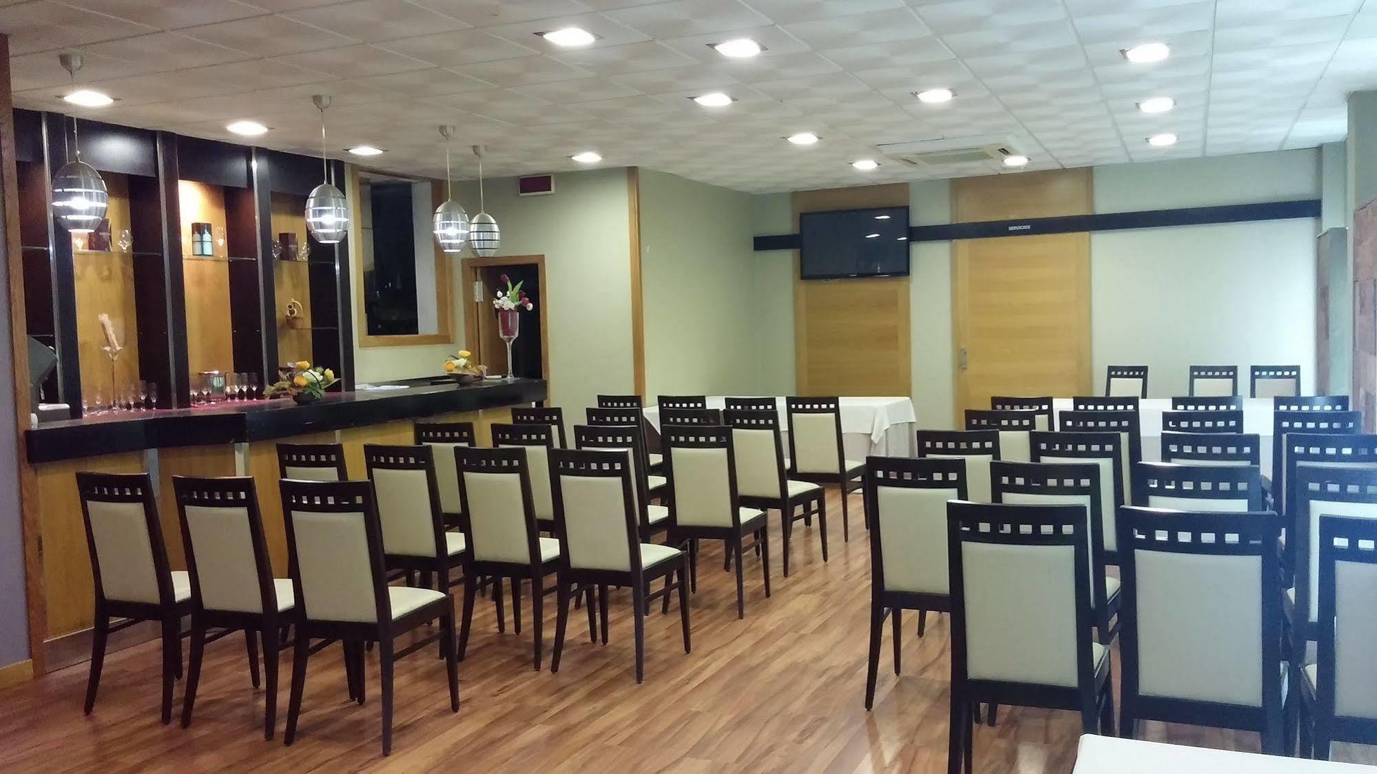 Hotel Avenida ポンテベドラ エクステリア 写真