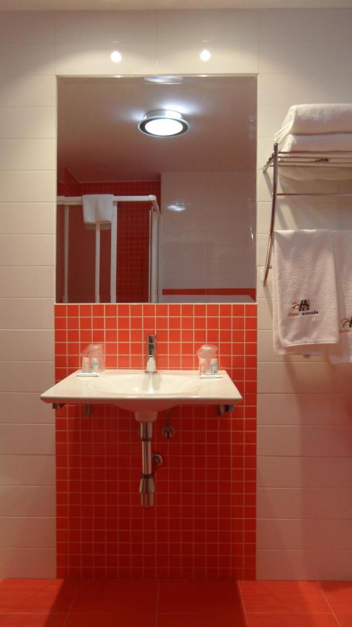 Hotel Avenida ポンテベドラ エクステリア 写真
